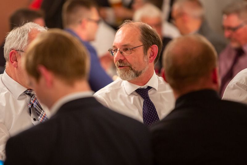 Bei den Förderprozessforen durfte auch der Austausch und natürlich die gemeinsame Entspannung am Abend nicht fehlen. Auf der Festung Marienberg konnten die Teilnehmerinnen und Teilnehmer zusammen essen und den informativen Kongresstag ausklingen lassen. (BKfotografik / PROCESS)