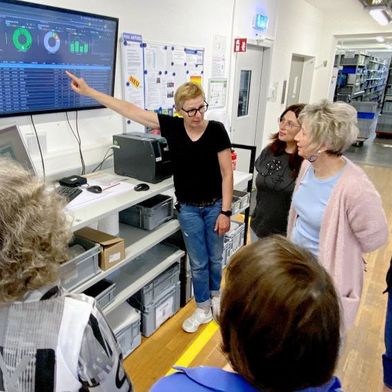 Ein zentrales Element der neuen Prozessstruktur sind die täglichen Shopfloor-Meetings.  (Bild: SCHLEGEL)