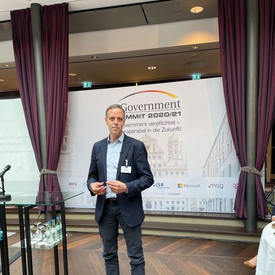 Der Schirmherr des eGovernment Summits 2022, der Beauftragte der Bundesregierung für Informationstechnik, Staatssekretär Dr. Markus Richter, sieht in der Digitalisierung eine Daueraufgabe, die den Einsatz aller Beteiligten erfordert Der Schirmherr des eGovernment Summits 2022, der Beauftragte der Bundesregierung für Informationstechnik, Staatssekretär Dr. Markus Richter, sieht in der Digitalisierung eine Daueraufgabe, die den Einsatz aller Beteiligten erfordert