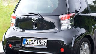 Gut 10.000 Einheiten des Toyota iQ müssen wegen Problemen im Abgassystem in die Werkstatt. (Toyota)