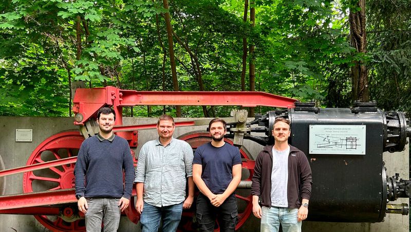 Das Autorenteam des IMP unter Dr. Jan Kotschenreuther, von der Fakultät für Maschinenbau und Mechatronik an der HKA. Von links: Lukas Norz, Sebastian Krämer, Leon Harlacher und Stefan Bader. (Bild: IMP)