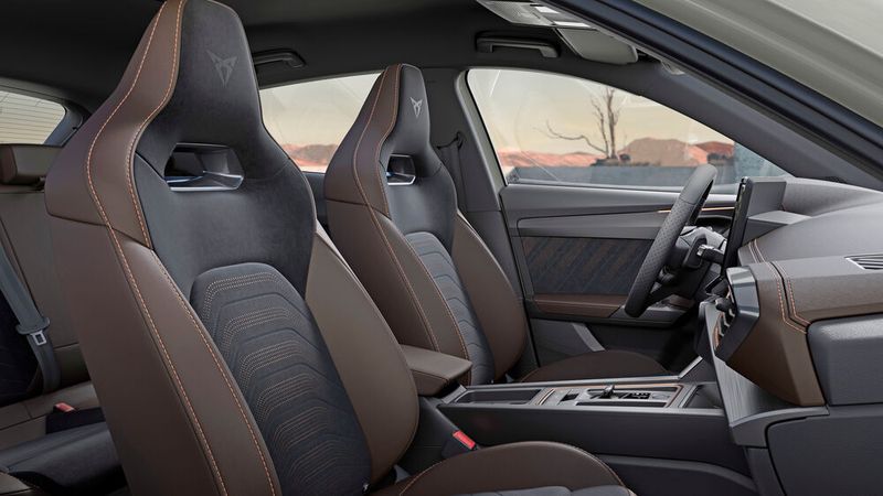 Stark konturierte Sportsitze gehören zum Ausstattungsumfang des Formentor VZ5. Sie bieten Halt bei 250 km/h Maximalgeschwindigkeit. (Bild: Seat)