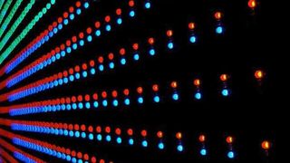 Wo finden sich auf den Lampen-Verpackungen heute eigentlich Angaben zur Helligkeit? Was bedeutet Lumen, Kelvin oder Candela? 6 Punkte müssen beachtet werden, um die richtige LED auszuwählen. (Bild: photonic.syntropy Photography unter CC BY 2.0-Lizenz, flickr.com; https://www.flickr.com/photo)