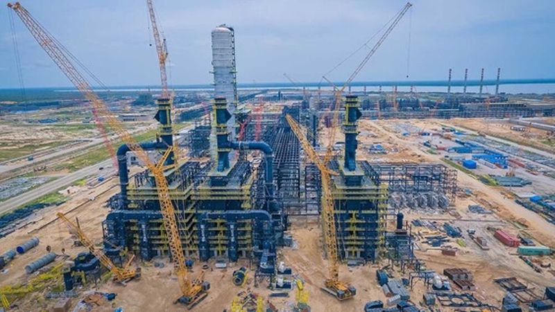 The Dangote Refinery will feature the world’s largest single crude distillation column along with a number of processing units. (Sulzer )