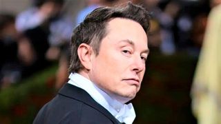 Elon Musk gab gestern zu, dass er sich von rund 10 Prozent seiner Angestellten in den nächsten Monaten trennen wird. Die Zahl der Fabrikarbeiter werde aber wachsen. (Bild: F. Rump)