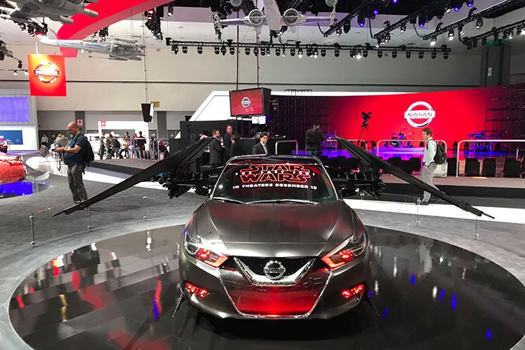 Über die tatsächliche Flugfähigkeit der Star Wars Sondermodelle, die Nissan auf der Los Angeles Auto-Show präsentierte, ist nichts bekannt.  (Bild: Grundhoff)