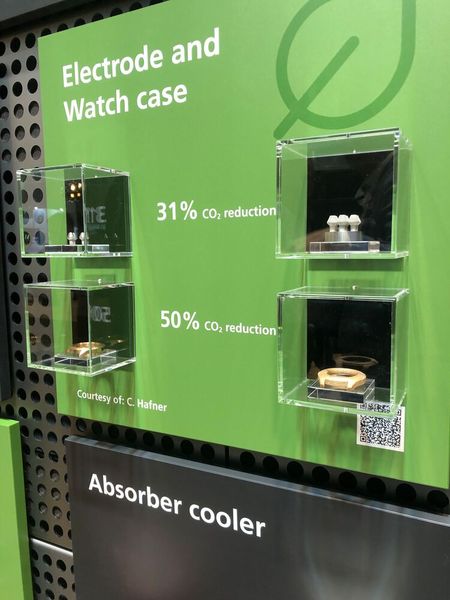 Das Kundenbeispiel von C.Hafner zeigt, wie das Unternehmen mit den 3D-Druckern von Trumpf Energie und Material eingespart hat: So emittiert die Fertigung von Elektroden aus Platin-Iridium im 3D-Druck 31 Prozent weniger CO2 im Vergleich zu konventionellen Fertigungsverfahren. Der CO2-Fußabdruck von Uhrengehäusen aus Gold lässt sich durch die additive Fertigung um mehr als 50 Prozent reduzieren.  (Bild: VCG/Juliana Pfeiffer)