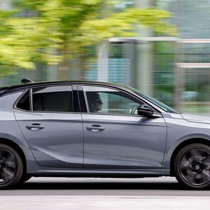 Mit 4,06 Metern bietet der neue Corsa ein unverändertes Längenmaß.(Bild:  Opel)