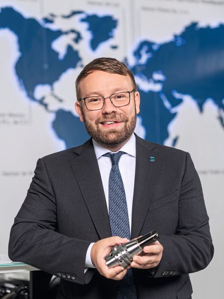 Andreas Haimer, Geschäftsführer der Haimer GmbH: «Als führender Systemanbieter für das komplette Werkzeugmanagement bieten wir unseren Kunden den analogen und digitalen Werkzeugrüstprozess aus einer Hand.» (Bild: Fotografie Holger Weiss)