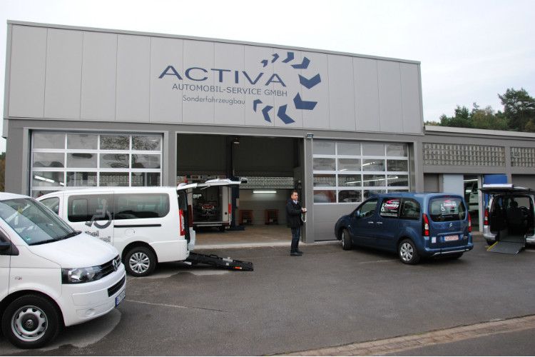 Auch die Activa Automobil-Service ist künftig im Borkener Industriegebiet beheimatet. Am Wochenende stellte das Unternehmen seine neuen Räumlichkeiten vor. (Foto: Baeuchle)