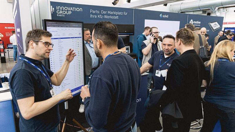 Rotes Tuch für zahlreiche K&L-Betriebe: Die Innovation Group informierte Interessierte über ihre Leistungen und Hardware-Angebote. (Bild: Stefan Bausewein)