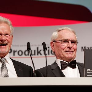 Deutscher Maschinenbau Preis 2015 für Gerhard Sturm (r.) und Dr. Manfred Wittenstein.