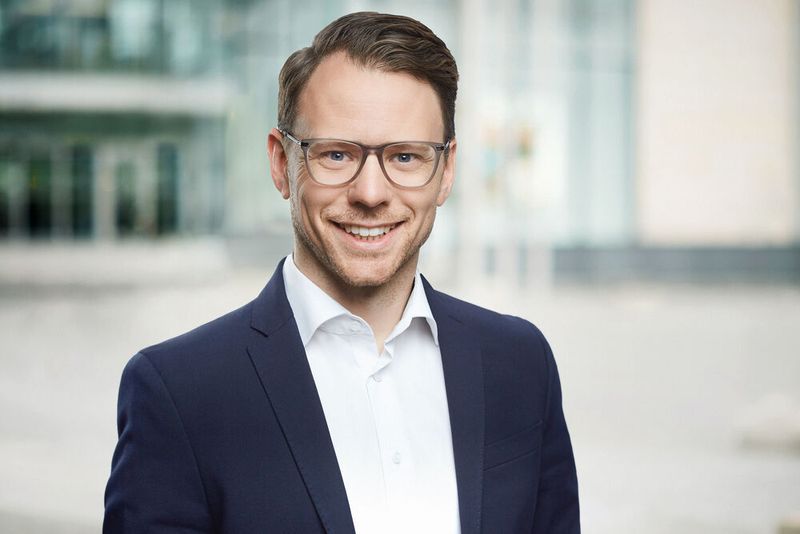 Moritz von Wysiecki, Global Head of Marketing bei va-Q-tec AG, meint: „Durch Kommunikation wird kein Unternehmen nachhaltig!“  Das komplette Statement finden Sie in unserem ausführlichen  Trenddossier 2024. (Bild: Moritz von Wysiecki)