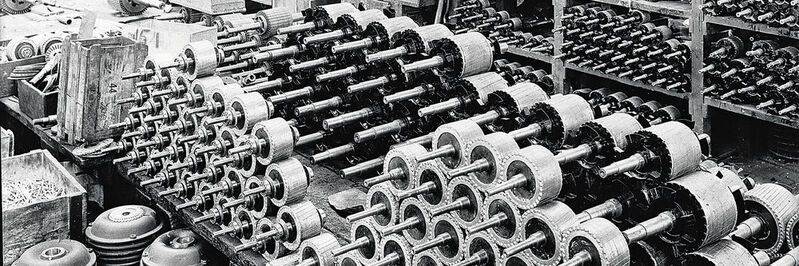 Serienproduktion von Asynchronmotoren bei BBC: Bereits Ende des 19. Jahrhunderts stellten BBC und ASEA diese Motoren her, die sich ab den 1920er-Jahren verbreiteten.