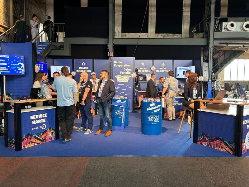 In diesem Jahr feiert Aetka 25-jähriges Jubiläum und bot bei der Hausmesse reichlich Austauschfläche.  (Bild: Vogel IT-Medien)