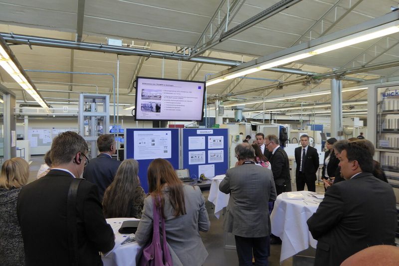 Im nahegelegenen Werk in Gerlingen produziert Trumpf Stanzwerkzeuge. Hier ist eine flexible, automatisierte und vernetzte Fertigung nach Prinzipien von Industrie 4.0 schon umgesetzt. (Bild: Kuhn)