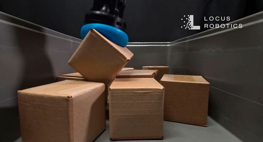 „NeuraGrasp‟ kombiniert KI-gestützte Greifintelligenz, integrierte Sensorik, Computer Vision und eine patentierte weiche Membranstruktur, die sich dynamisch an die physischen Eigenschaften jedes Artikels anpasst.(Bild:  Locus Robotics)