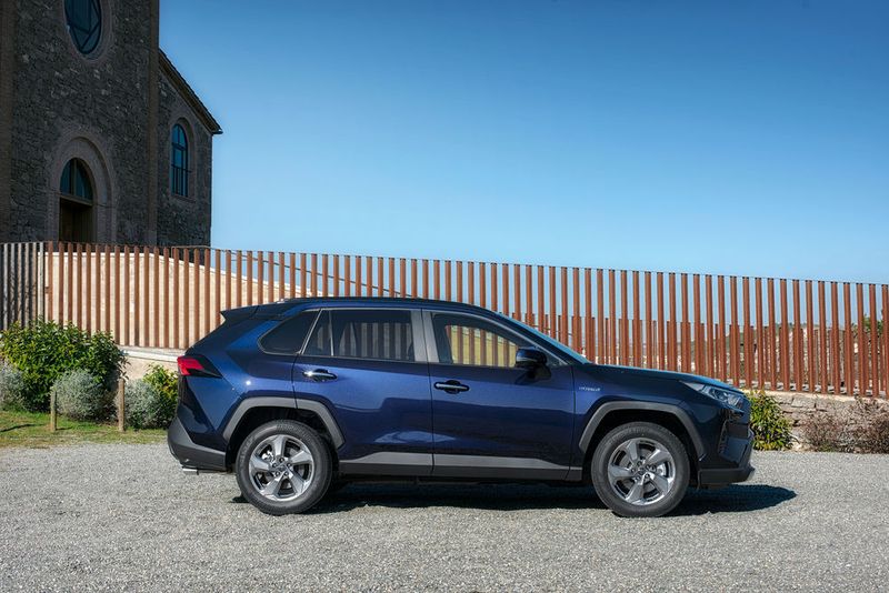 Käufer haben beim RAV4 die Wahl zwischen sieben Farben und vier zweifarbigen Varianten. (Toyota)