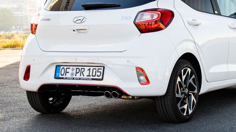 Hinten bekunden Doppel-Endrohr und ein angedeuteter Diffusor sportive Werte. (Bild: Hyundai)