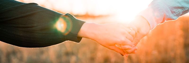 Entscheidend für das Gelingen einer Partnerschaft ist, dass man selbst bereit ist, sich für den anderen einzusetzen. Entscheidend für das Gelingen einer Partnerschaft ist, dass man selbst bereit ist, sich für den anderen einzusetzen.