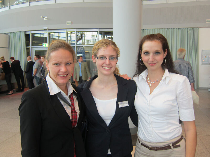 (v. l.) Hannah Lamotte, IT-BUSINESS mit Daniela Evertz, api und Marisa Fraccacreta, IC Intracom                                (Bild: Vogel IT-Medien GmbH)