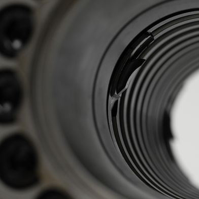 Radialumlenkstück von innen: Radiale Umlenkungen erlauben eine robuste Konstruktion, benötigen jedoch meist mehr Bauraum. Axiale Umlenkungen ermöglichen eine kompakte Bauform und hohe Laufruhe.  (Bild: Joshua Rzepka für Kammerer)