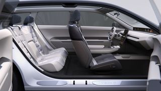 The interior of the Skoda Vision O concept car was designed specifically with the circular economy in mind. The TPU headrest, which was manufactured using additive manufacturing, can be sent directly for recycling at the end of its life cycle. (Bild: Skoda)