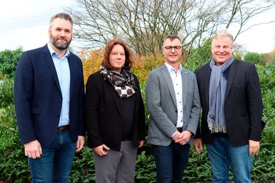 Neuer Vorstand der VTH-Fachgruppe „Persönliche Schutzausrüstungen“ (v.l.): Timm S. Bendinger (Hugo Roth, Wilnsdorf), Antonia Ellerbrock (Kahmann & Ellerbrock, Bielefeld), René Dengler (Karl Dengler, Frankfurt) und Vorsitzender Wolfgang Möwius (Möwius, Hamburg).(Bild:  VTH/Kollaxo)