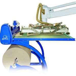 Bild 1: Der automatische Dispenser des Pal-Cut-Systems schneidet das Zwischenlagenpapier schnell und präzise in der gewünschten Länge direkt von der Rolle ab.