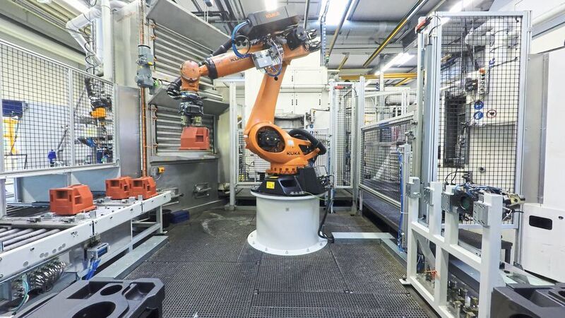 Für die Automatisierung der manuellen Be- und Entladung von Getriebegehäusen an Bearbeitungszentren wandte sich der Getriebebauer Nord an SAV. (SAV)