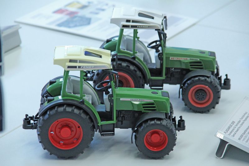 Der Verein Plagiarius vergibt seit 1977 jährlich eine Negativauszeichnung an die dreistesten Plagiatoren. Kopiert wird dabei nahezu alles: vom Spielzeugtraktor bis zum Beatmungsgerät. (Bild: Horn)