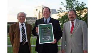 Als erfolgreiche Forscher und Unternehmensgründer ausgezeichnet: (v.r.) Prof. Dr. Jürgen Büddefeld, Dr. Peter Klauth und Prof. Dr. Manfred Rietz Bild: Hochschule Niederrhein (Archiv: Vogel Business Media)