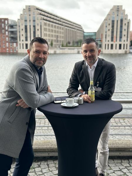 Waldemar Bergstreiser (l.) und Jan Geisler (Kaspersky) (Bild: Vogel IT-Akademie)