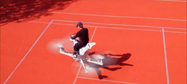 Probeflug mit dem Scorpion 3 im Freien (Hoversurf)