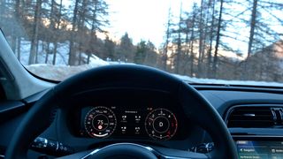 Anschließend durfte der Allradantrieb des Jaguar F-Pace auf dem Weg zum Berghotel sein Können unter Beweis stellen.  (Bild: Michel/»kfz-betrieb«)