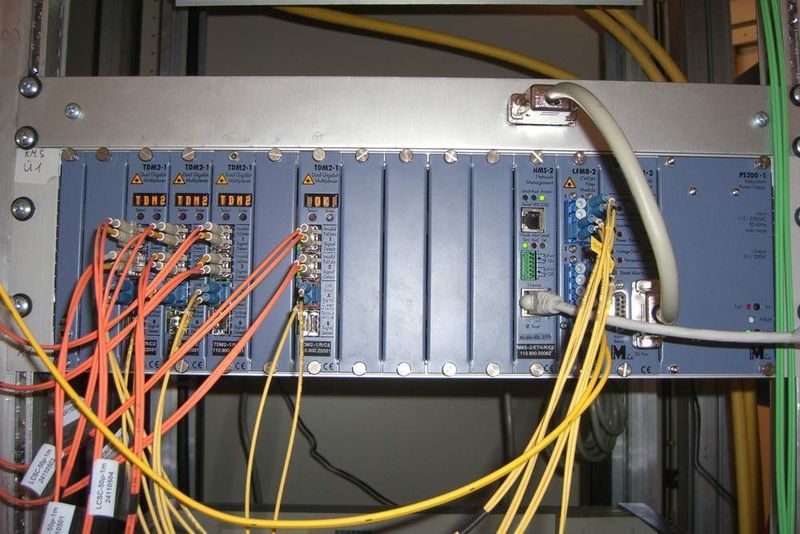 Der CWDM-Multiplexer von Last Mile überträgt mehrere Gigabit-Ethernet-Verbindungen über ein Glasfaserkabel und erkennt mögliche Manipulationen mittels integrierter Optical Intrusion Detection. (Archiv: Vogel Business Media)