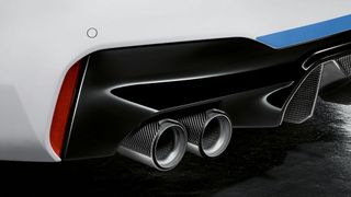 Eine neue Abgasnorm sorgt in China für schlechte Verkaufszahlen von Fahrzeugen mit Verbrennungsmotor. (Bild: BMW)