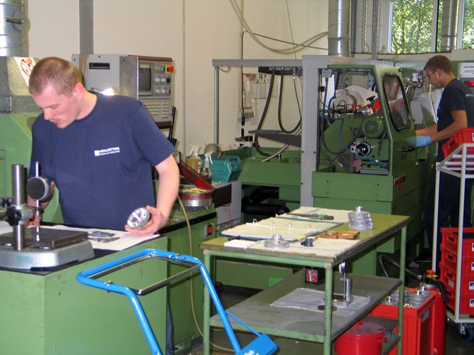 Klimatisch abgetrennte Fertigungsinsel (Archiv: Vogel Business Media)