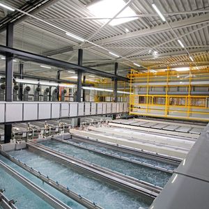 Vollautomatische Eloxalanlage der BWB-Altenrhein AG.(Bild:  BWB Oberflächentechnik)