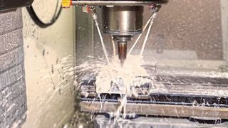 Mit konventionellen Bearbeitungsmethoden so schnell liefern wie mit 3D-Druck: Mithilfe eines komplett digitalen Workflows ist das möglich. (Siemens)