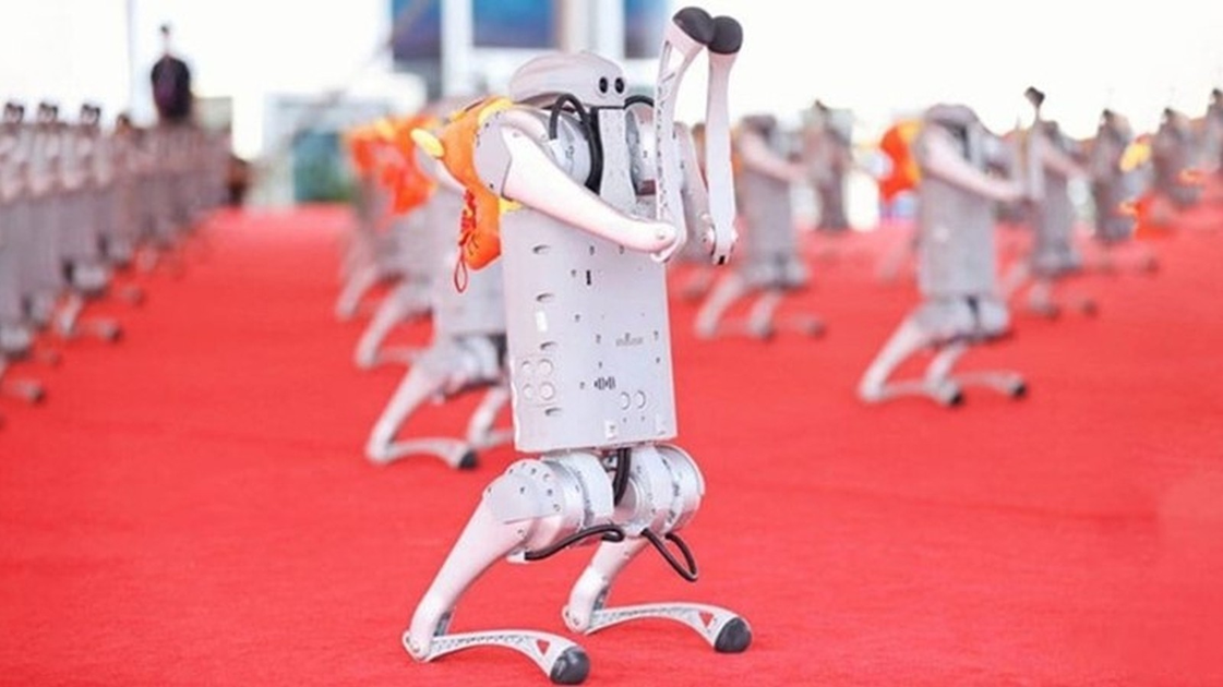 China relies on growth strategy with robots