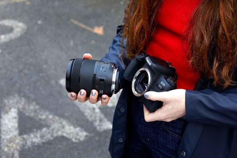 Die EOS 77D kommt im April auf den Markt und soll 899 Euro (UVP) kosten. (Canon)