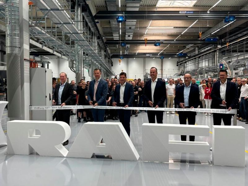 Dr. Lothar Seybold, Oberbürgermeister Matthias Henne, Lothar Arnold, Jürgen Gaiser (Planquadrat Gaiser & Partner), Wolfgang Schuler (Georg Reisch) und Sven Nothelfer beim symbolischen Eröffnungsakt. (Bild: Luis Barreira Photography)