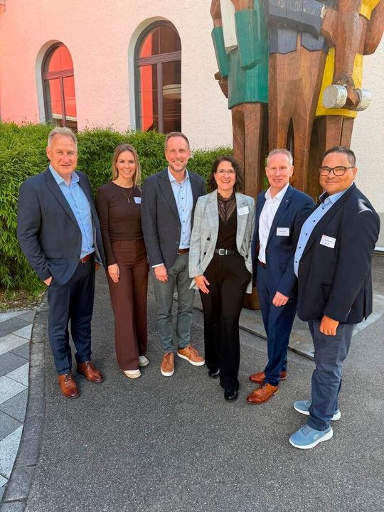 Der neu gewählte Vorstand von GOP (v. l. n. r.): Rolf Freiburghaus, Michelle Schenker, Andreas Bachmann, Julia Lacher, Holger Hanau und Marco Carrano. Nicht abgebildet: Willi Graf.(Bild:  Gesellschaft für Fluidtechnik (GOP))