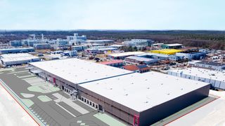 In Dahlewitz südlich von Berlin entsteht ein innovatives Multiuser-Logistikzentrum mit 18.200 Quadratmeter Gesamtnutzfläche und Amazon als Hauptmieter. Geplante Fertigstellung ist noch im dritten Quartal 2021. (Four Parx)