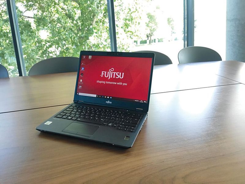 Unser Testgerät war mit einem herkömmlichen entspiegelten Full-HD-IPS-Display ausgestattet.  (Vogel IT-Medien)