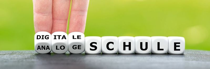 Zur Digitalisierung der Schullandschaft gehört auch die Cloud(©  Fokussiert - stock.adobe.com)