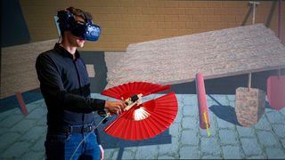 Forscher aus dem Saarland wollen Gegenstände im virtuellen Raum möglichst realistisch greifbar machen. Mit zwei neuartigen Controllern – einer Art Stab und einer Art Fächer – ist man dem Ziel nun wesentlich näher gekommen ... (Bild: O. Dietze)