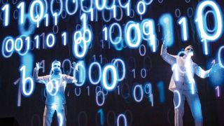 Bits und Bytes, optisch in Szene gesetzt zur Eröffnungskeynote auf der Microsoft DPK in Bremen. (Bild: Microsoft)