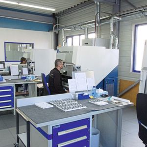 Zum Laserschweissen anspruchsvoller Bauteile für die Medizintechnik verfügt der Lohnfertiger Rofam in Leimbach über mehrere hochwertige Laser­schweiss­anlagen. 